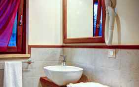 Moderne Badezimmerin den Appartements 